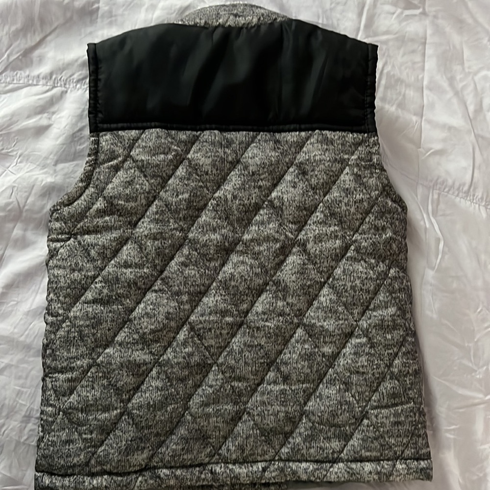 Very cute and warm vest from a non smoker, no pets home. - Picture 3 of 3
